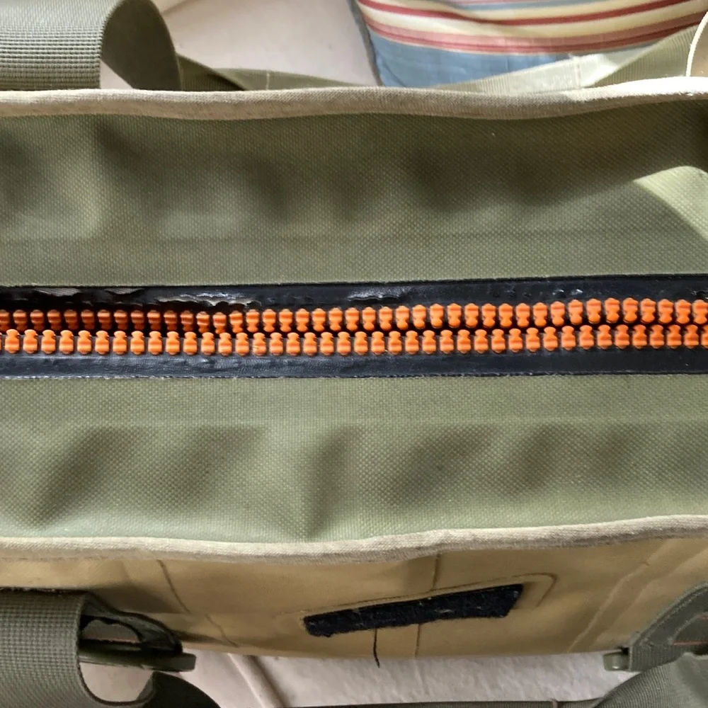 YETI Hopper 20 broken Zipper - Picture 8 of 13